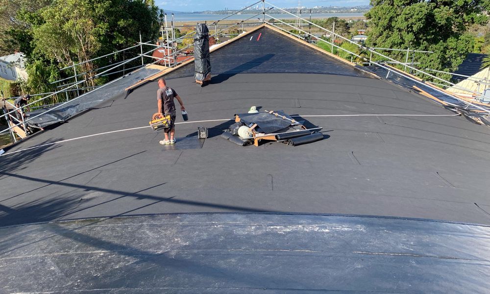 What substrates can you overlay for a Nuratherm Warm roof? 